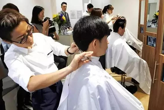从夫妻小店发展到大公司，如何一步一步给员工股份（超级干货） | 高臻臻的脑细胞